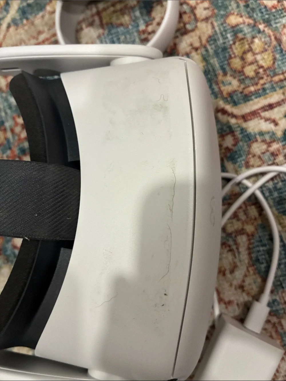 Oculus White Standalone VR Headset with White Controllers and Cable